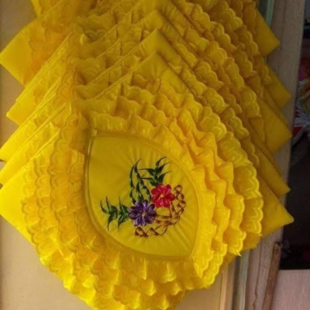 I’m selling bedsheets and pillows